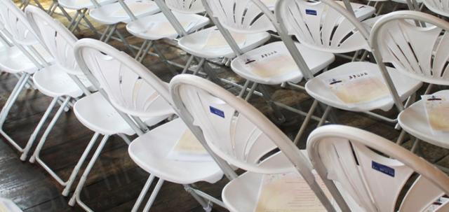 https://d1hcs5uofxldvl.cloudfront.net/chair-hire/article_additional/presentation-in-the-city5/presentation-in-the-city5-740x350.jpg - Folding chairs provide lots of seating in smaller spaces.